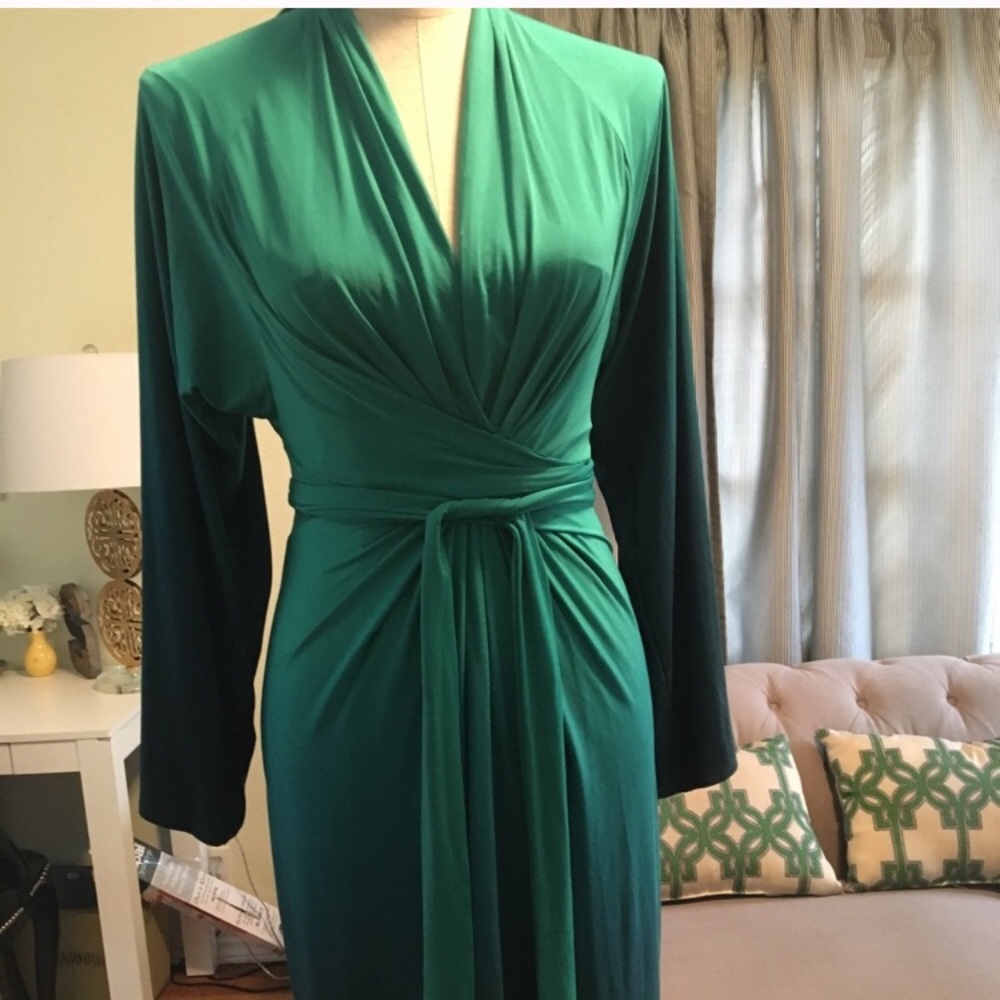 Wrap dress fits like the last picture warp dress